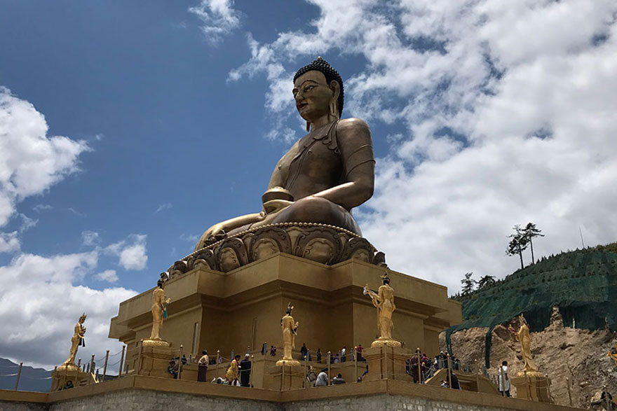 9 Tage Entdeckungsreise durch Bhutan mit Trekking im Anblick des Himalayas